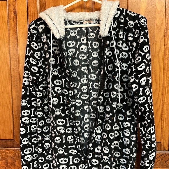 Happy Halloween Poof Skull & Crossbones Zippered Hooded Loungewear PJ Onsie Med - Picture 5 of 12